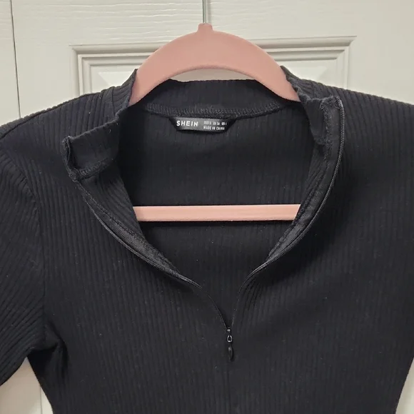 Black Ribbed Crop Top - Picture 2 of 2